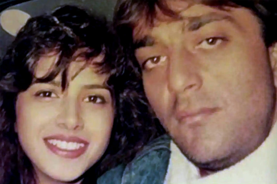 মুম্বইয়ে ফিরে এক সাক্ষাৎকারে রিচা জানান, সঞ্জয় তাঁর সঙ্গে বিচ্ছেদ চান না। ভুল বোঝাবুঝি এবং দূরত্বের কারণে তাঁদের দু’জনের সম্পর্কে প্রভাব পড়েছে। কিন্তু ১৫ দিন পরে আবার আমেরিকায় চলে যান তিনি।