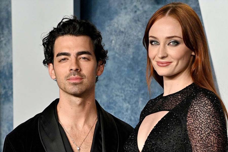 Sophie Turner debuts new tattoo in first appearance after divorce announcement, Joe Jonas breaks down during concert