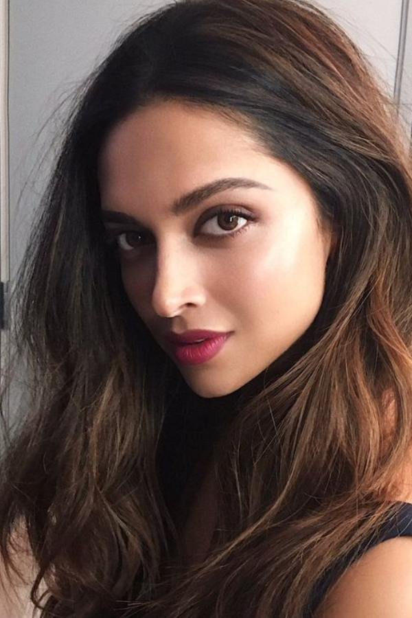 বর্তমান সময় অনুষ্কা শর্মা থেকে ইয়ামি গৌতম,  আলিয়া ভট্ট থেকে দীপিকা পাডুকোন,  সকলেই মেতেছেন চুলের বাহারি রঙে। পাশাপাশি কাইলি জেনারের প্যাস্টেল ব্লু বব এবং প্রিয়াঙ্কা চোপড়ার চুলের হাইলাইট কিশোরী ও যুবতীদের কাছে বেশ আকর্ষণীয়। 