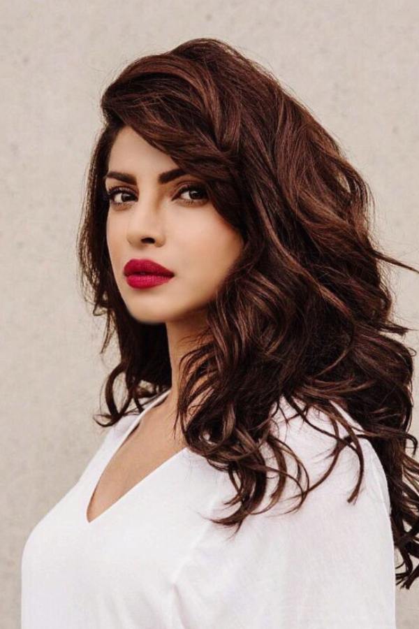  তাই যাঁরা চুলে রং করতে ইচ্ছুক অথচ ভয় পাচ্ছেন,  তাঁরা নির্দ্বিধায় বেছে নিতে পারেন এই ফ্যাশনকে। কোনও ভাল পার্লার থেকে চুলে রঙ করে উপযুক্ত কালার গার্ড শ্যাম্পু বেছে নিন। সঙ্গে অবশ্যই ব্যবহার করতে হবে কন্ডিশনার। মাসে একবার স্পা করা অবশ্যই প্রয়োজন।       