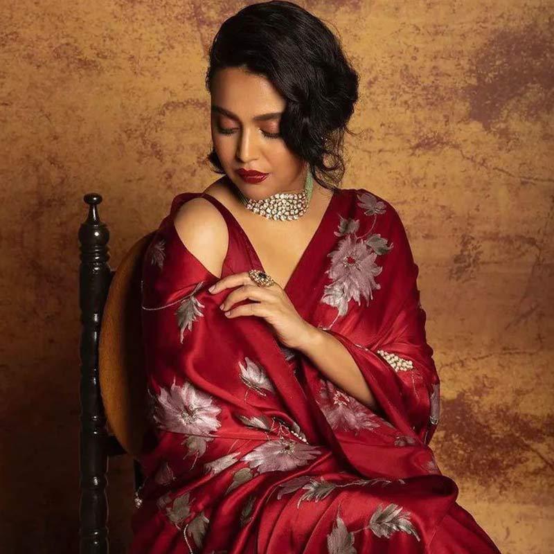 পরনে মোডাল সিল্ক, সাজে রাঙা হলেন অভিনেত্রী স্বরা ভাস্কর।