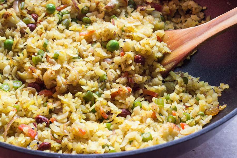 চিঁড়ের পোলাও বানাতে একটু ভাবনা চিন্তা করে দেখে নিন সব উপকরণ আছে কিনা। খুব সহজে ঘরোয়া উপায়ে বানিয়ে ফেলতে পারেন এই পদ।       এই প্রতিবেদনটি 'আনন্দ উৎসব' ফিচারের একটি অংশ।