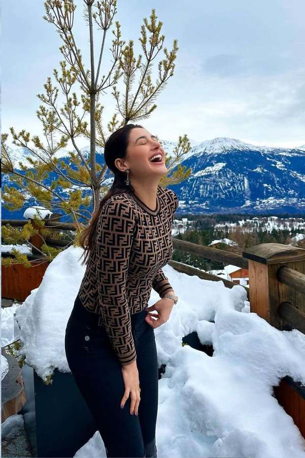 ২. সুইজারল্যান্ড:  ইউরোপের কেন্দ্রে অবস্থিত সুইজারল্যান্ড ভ্রমণ পিপাসু মেয়েদের একাকী বেড়ানোর জন্য দুর্দান্ত এক গন্তব্য। বিভিন্ন ধরনের সুন্দর আকর্ষণীয় প্রাকৃতিক দৃশ্যে পরিপূর্ণ একটি দেশ সুইজারল্যান্ড। যা মনকে প্রশান্ত করে তোলে। ছবির মতো সুন্দর এই দেশ।