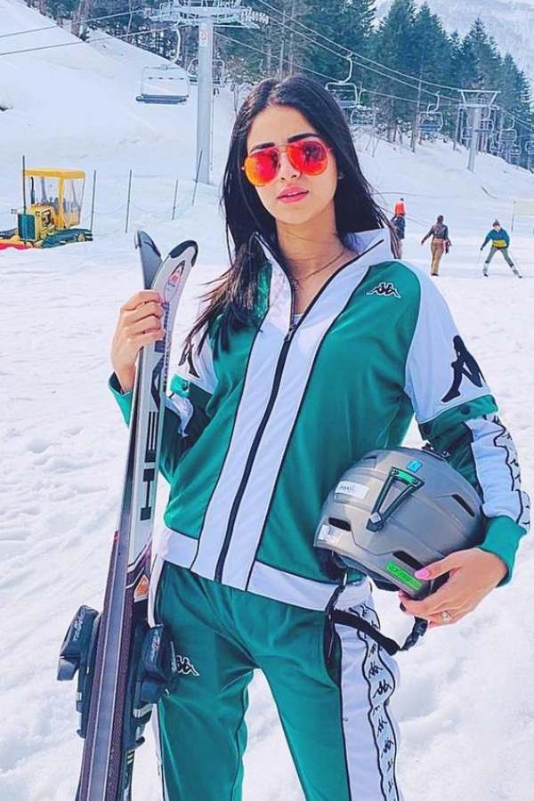 ৪. জাপান: জাপানে হাজার হাজার বছরের পুরনো ঐতিহ্যগুলির পাশাপাশি উন্নত প্রযুক্তিগত সব বেড়ানোর জায়গার দুরন্ত সহাবস্থান দেখার সুযোগ মেলে। আধুনিকতম নগরী টোকিওর পাশাপাশি এখানে রয়েছে বহু প্রাচীন মাউন্ট ফুজি-র মতো অসাধারণ প্রাকৃতিক সৌন্দর্য দেখার সুযোগ।