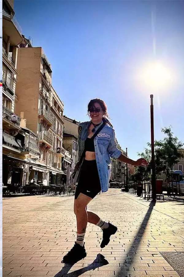 ৫. ডেনমার্ক:  ইউরোপের সবচেয়ে দীর্ঘস্থায়ী রাজত্বগুলোর মধ্যে ডেনমার্ক অন্যতম। ১১০০ বছর আগে ভাইকিংয়েরা ডেনীয় রাজ্য প্রতিষ্ঠা করেন। কোপেনহেগেন ৬০০ বছর ধরে ডেনমার্কের রাজধানী। গোটা ডেনমার্কের কোনও জায়গাই সমুদ্র থেকে ৬৪ কিলোমিটারের বেশি নয় বলে সারা বছর এদেশের আবহাওয়া দারুণ মনোরম। শীতল,  কুয়াশাচ্ছন্ন, আরামদায়ক। যে জন্য পর্যটকদের কাছে বাড়তি আকর্ষণীয়।