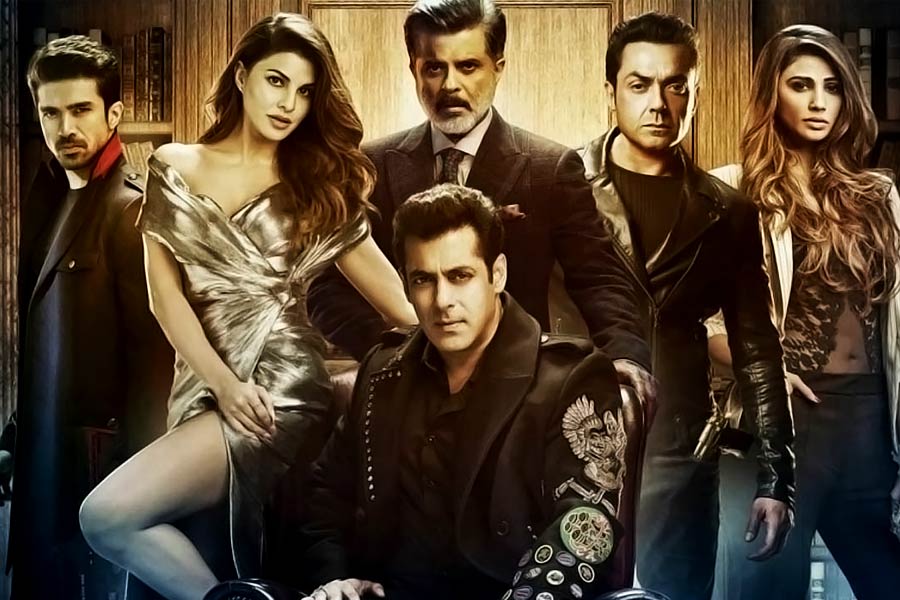 Worst bollywood films that earned huge in the box office