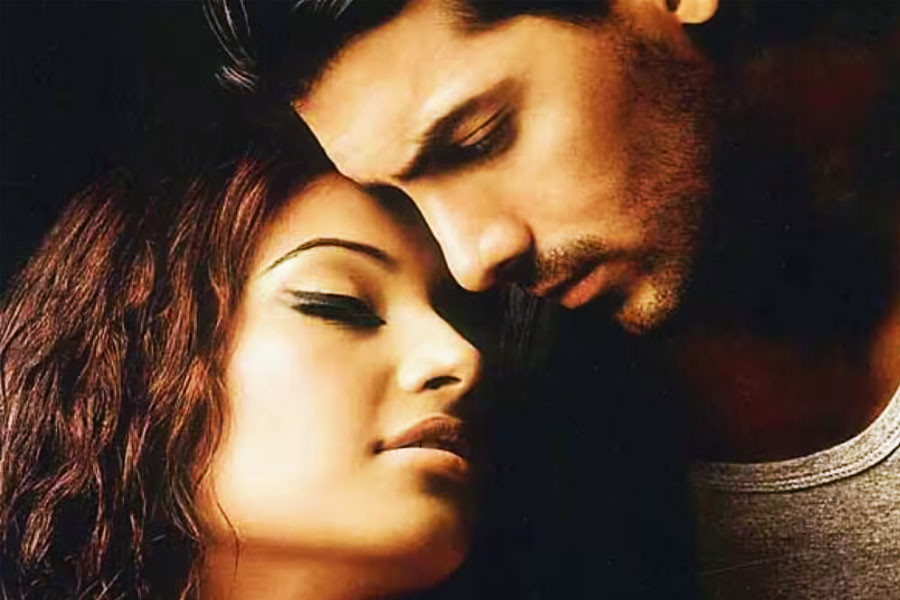 Worst bollywood films that earned huge in the box office