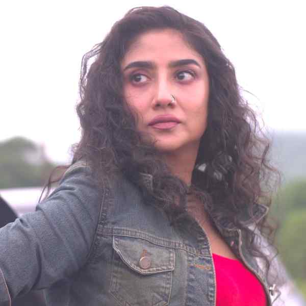  দেবলীনা দত্ত।