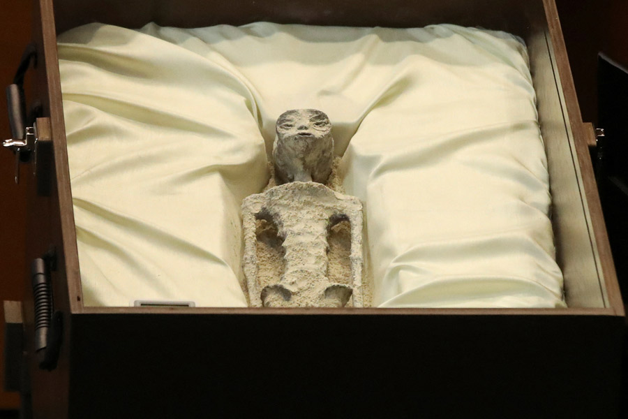 Alleged alien corpse was displayed at Mexico congress.