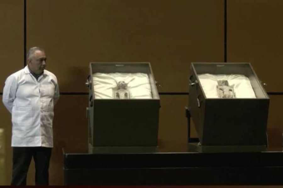 Alleged alien corpse was displayed at Mexico congress.