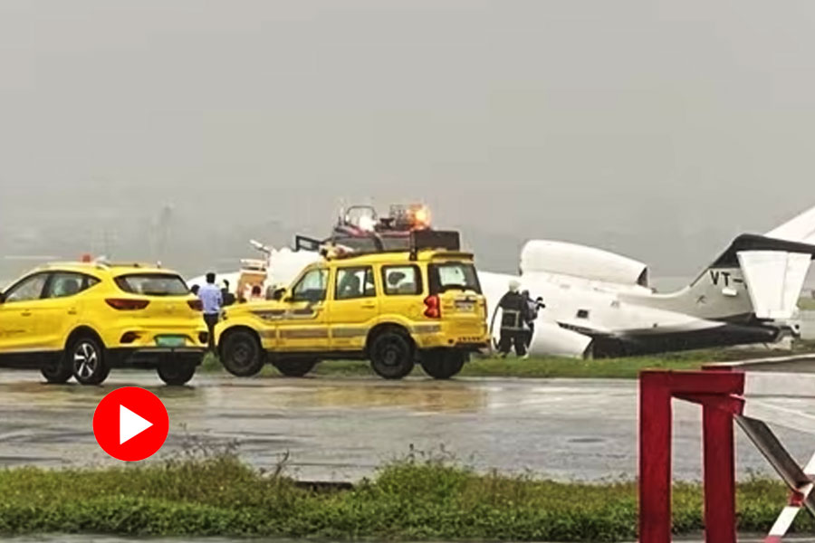Aircraft skids off due to rain in Mumbai Airport.