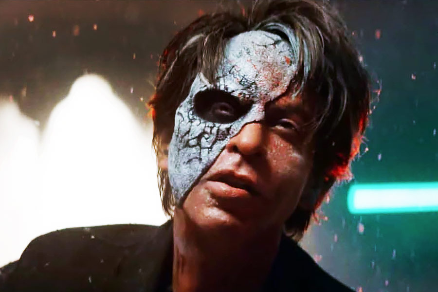 চলতি বছরেই পর পর দু’টি ব্লকবাস্টার ছবি উপহার দিয়ে ফেলেছেন বলিউডের ‘বাদশা’। কিন্তু বলিউডের অধিকাংশ তারকা তাঁকে এক সময় খারাপ চোখে দেখতেন। কী এমন করেছিলেন শাহরুখ?