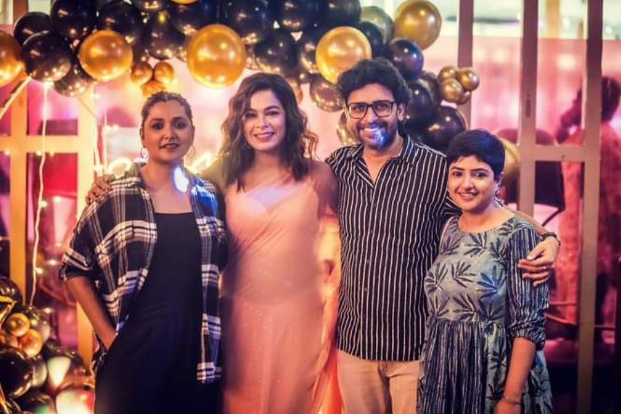 এছাড়াও বাংলা গানের জগত থেকে হাজির ছিলেন সোমলতা আচার্য,  জয় সরকার, আর লগ্নজিতা চক্রবর্তীর মতো শিল্পীরা। ইমনের আনন্দের দিনে সবাই ছিলেন তাঁর পাশে। 