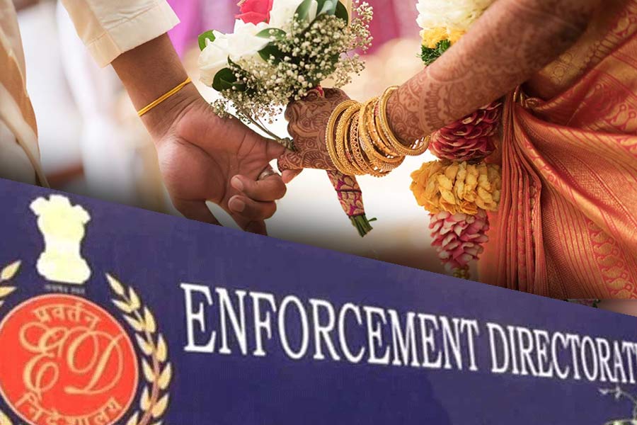 Tiger Shroff To Sunny Leone attend online gaming fraud case accused Saurabh Chandrasekhar Wedding in dubai