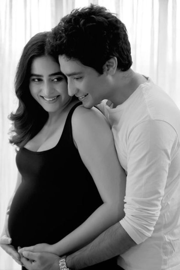 তবে মা ও ছেলের আরও নানা খবর জানার জন্য উৎসুক হয়ে রয়েছে সারা শহরের মানুষ। শীঘ্রই পাওয়া যাবে আরও খবর। নজর রাখুন আনন্দবাজার অনলাইন-এ।  এই প্রতিবেদনটি 'আনন্দ উৎসব' ফিচারের একটি অংশ। 