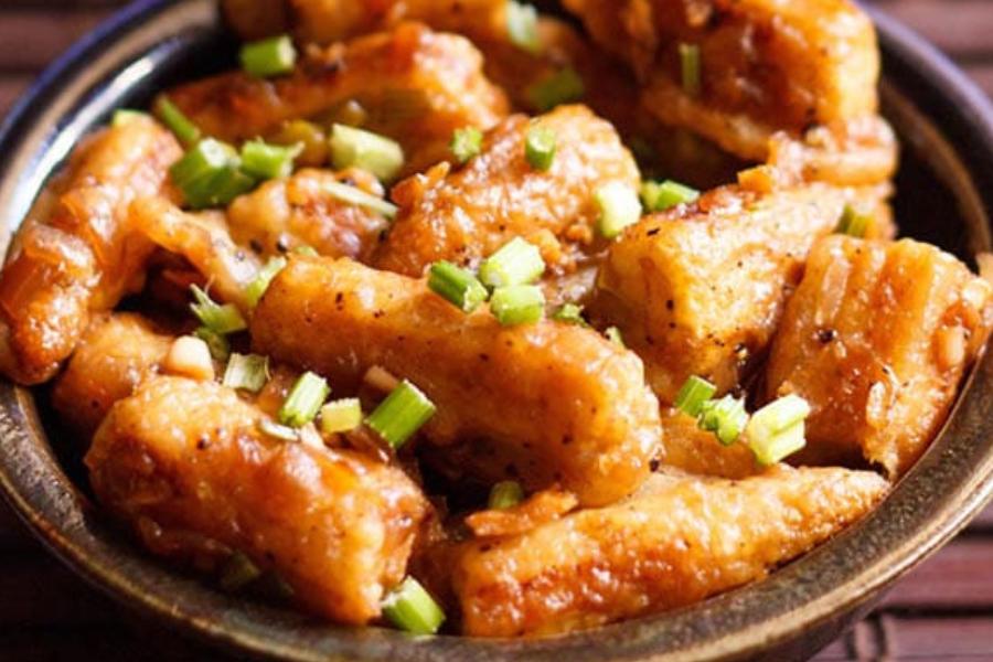 তবে শুধু পনির কেন,  নিরামিষ চাটের জন্য ভাল হল একটু মিষ্টি দিয়ে ক্রিস্পি চিলি বেবি কর্ন। নতুন প্রজন্মের মধ্যে দারুণ জনপ্রিয় এই চাট।