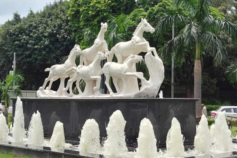সমারোহ: দিল্লিতে আলোর ফোয়ারায় সাজ।