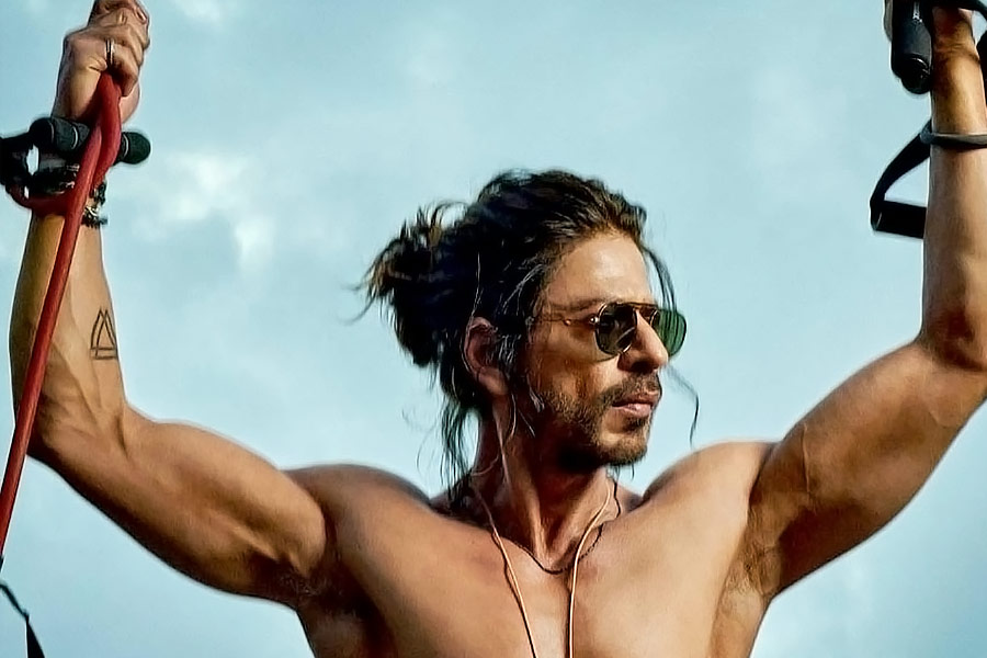 চলতি বছরের গোড়ার দিকে মুক্তি পেয়েছিল ‘পাঠান’। শাহরুখ খানের এই ছবি হাজার কোটি টাকার ক্লাবে জায়গা করে নেয়।