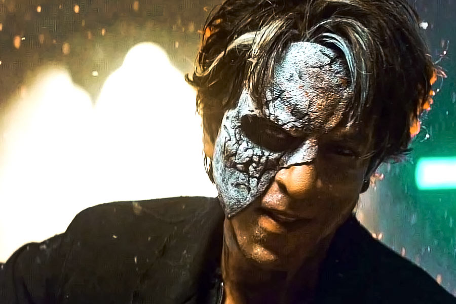 ৭ সেপ্টেম্বর মুক্তি পায় শাহরুখের আরও একটি ছবি ‘জওয়ান’। বলিপাড়ার একাংশের অনুমান, এই ছবিও শীঘ্রই হাজার কোটি টাকার ক্লাবে নাম লিখিয়ে ফেলবে।