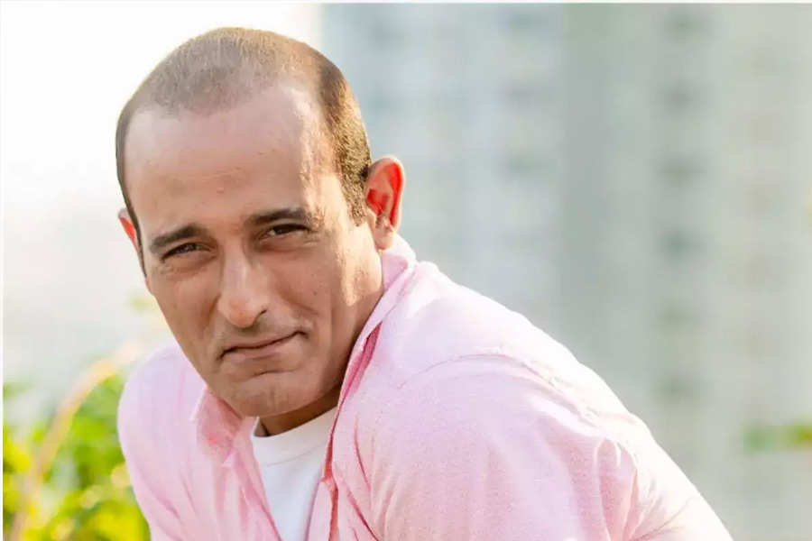 অক্ষয় খন্না তাঁর কেরিয়ারে একাধিক ছবিতে অভিনয় করলেও তেমন প্রচারে আসেননি। ছবির পাশাপাশি ওয়েব সিরিজ়েও অভিনয় করেছেন তিনি। তবে কখনও জাতীয় পুরস্কার পাননি অভিনেতা।