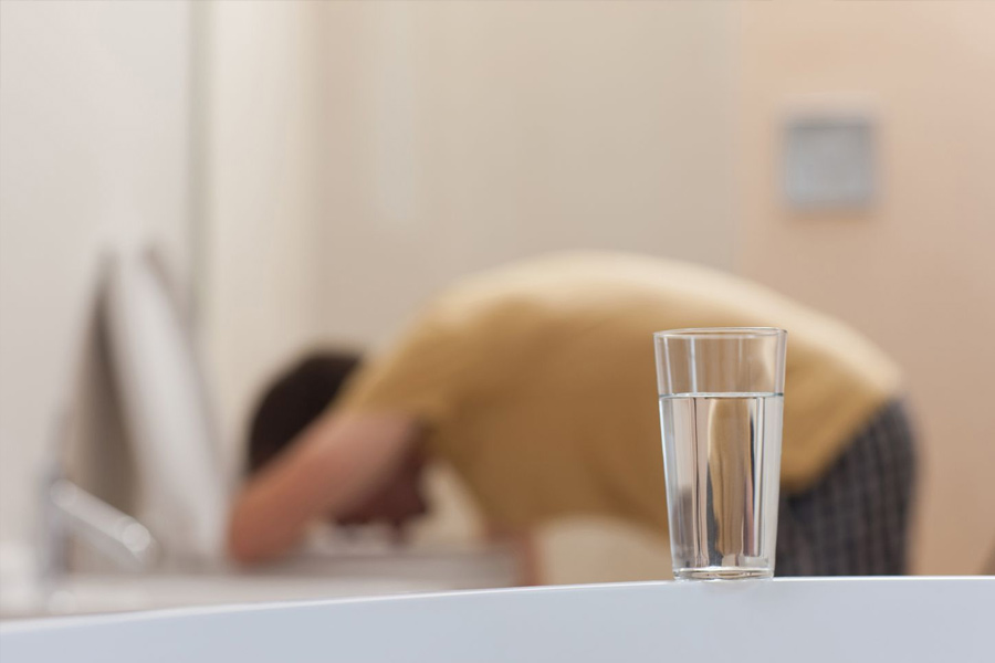 ব্রাসেল্‌সের তরুণের মধ্যেও অতিরিক্ত বমি, জলের মতো মলত্যাগ, পেটব্যথার উপসর্গ দেখা দিয়েছিল। অস্বাভাবিক কারণে মৃত্যুর ময়নাতদন্তের রিপোর্টে বলা হয়েছে, ওই পাস্তা খাওয়ার ঘণ্টা দশেক পর অর্থাৎ ভোর ৪টে নাগাদ মৃত্যু হয়েছে ওই তরুণের। 