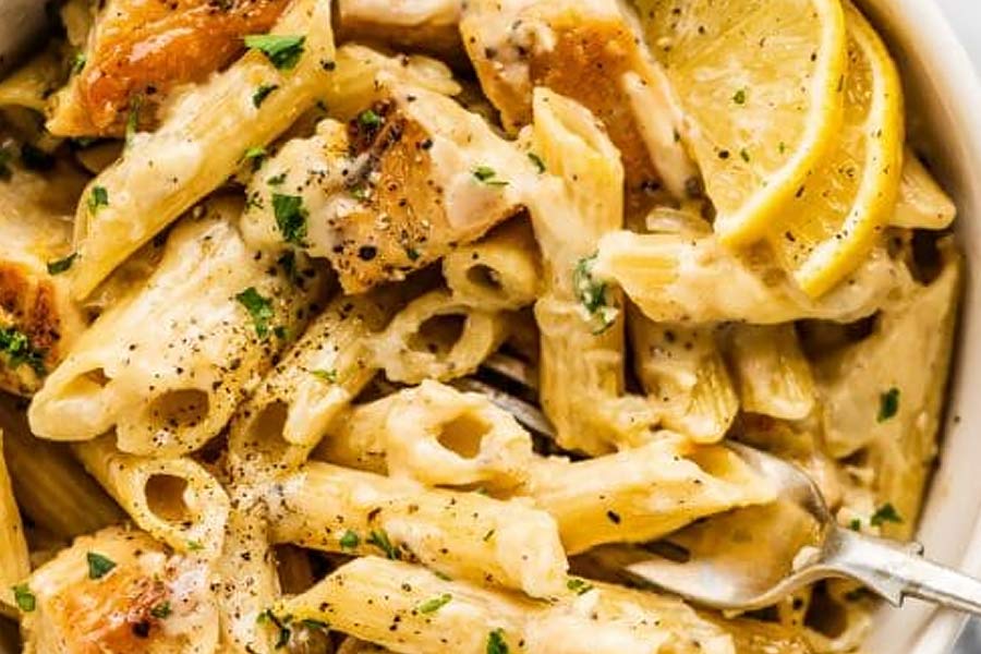 তদন্তের পর জানা গিয়েছিল, দিন পাঁচেক আগে রান্না করা ওই পাস্তাটি পড়ে ছিল হেঁশেলের স্বাভাবিক তাপমাত্রায়। 