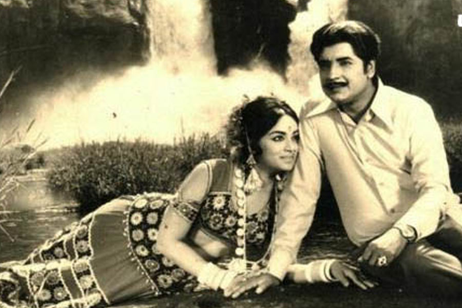 দক্ষিণী ফিল্মজগতের সর্বোচ্চ উপার্জনকারী অভিনেতাদের মধ্যে শীর্ষে স্থান দখল করে নেন প্রেম। ১৯২৬ সালের ৭ এপ্রিল কেরলে জন্ম প্রেমের। তাঁর আসল নাম আব্দুল খাদের। বাবা-মা, দুই ভাই এবং ছয় বোনের সঙ্গে থাকতেন প্রেম।