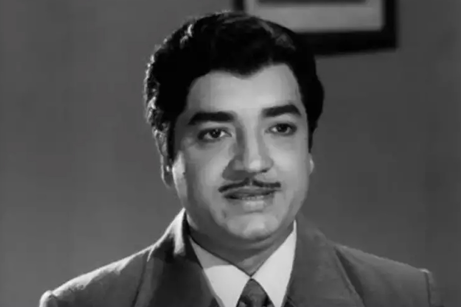 শৈশবে মা মারা যান প্রেমের। বাবা এবং সৎমায়ের কাছেই বড় হয়েছেন তিনি। ১৯৫২ সালে ‘মারুমাকাল’ ছবির মাধ্যমে ফিল্মজগতে আত্মপ্রকাশ করেন প্রেম।