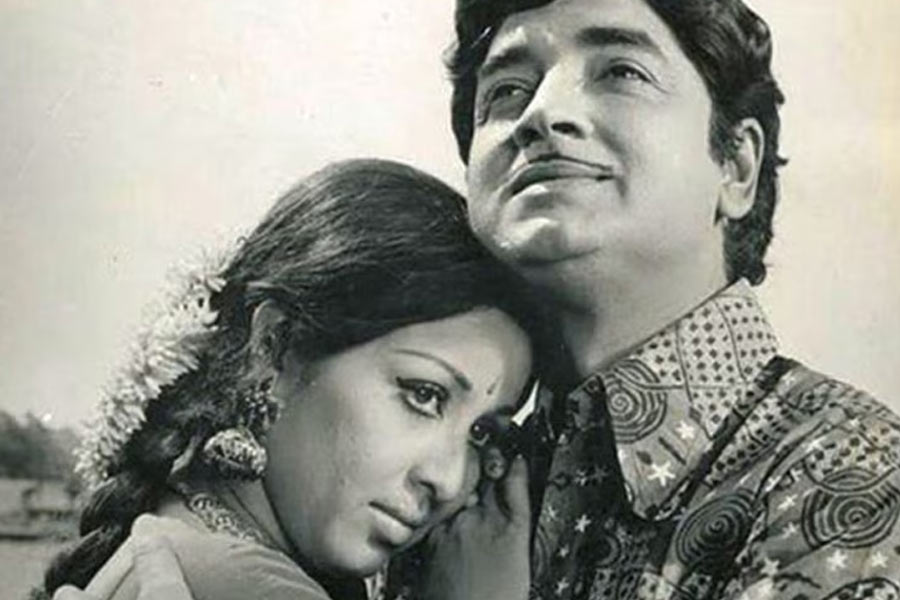 সূত্রের খবর, ১৩০টি ছবিতে শীলার সঙ্গে বড় পর্দায় জুটি বেঁধে অভিনয় করেছেন প্রেম। প্রেম-শীলার জুটি মালয়ালম ফিল্মজগতেও জনপ্রিয় ছিল।