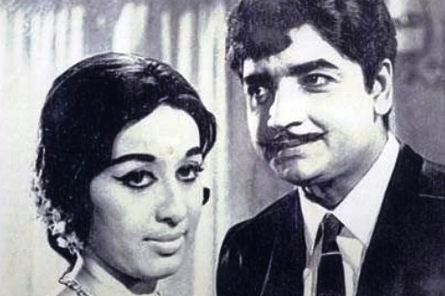 ১৯৬২ সালে অভিনয়জগতে পা রাখেন শীলা। একই বছর প্রেমের সঙ্গেও অভিনয়ের সুযোগ পান অভিনেত্রী।