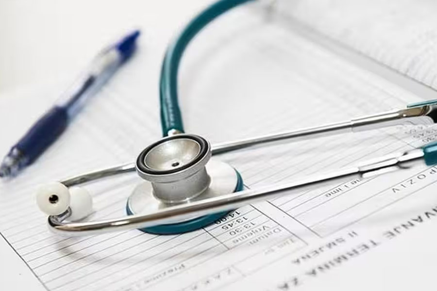 আইআইটি থেকে ইঞ্জিনিয়ারিং হোক বা সর্বভারতীয় স্তরে প্রতিযোগিতামূলক পরীক্ষা অথবা ডাক্তারি পড়ার জন্য ‘নিট’-এর প্রস্তুতি— কোটার কোচিং সেন্টারগুলির দেশজোড়া খ্যাতি রয়েছে। প্রতি বছর আড়াই লক্ষের বেশি পড়ুয়া কোটার যান সাফল্যের সন্ধানে।