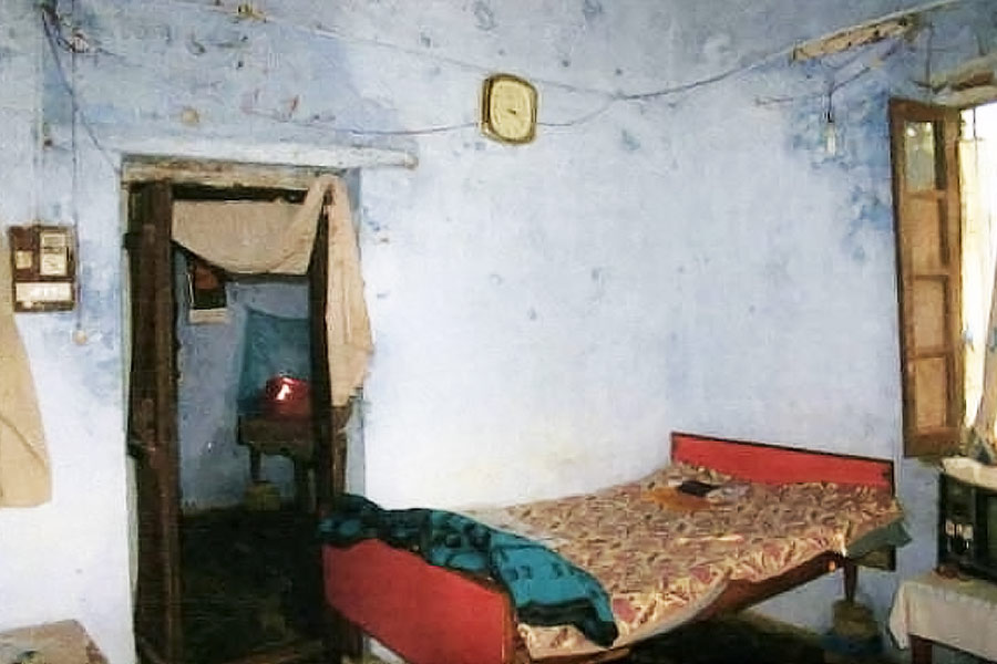 কোটায় থাকাকালীন দু’বছরে ১০-১৫টি মেস বদলেছিলেন দীপক। মেসের খাবারও মুখে রুচত না তাঁর। মেস বদলালেও প্রতি বারই সেখানকার খাবারে অরুচি হত।