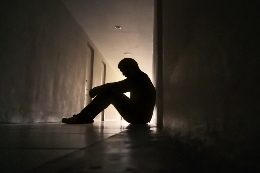 মনোযোগ দিয়ে পড়াশোনা করলেও জয়েন্টের (মেইন) পরীক্ষায় উতরোতে পারেননি দীপক। তিনি বলেন, ‘‘রেজাল্ট বেরোনোর দিন খুব ভয় লাগছিল। বাবার পাশে বসে ঠকঠক করে কাঁপছিলাম। সমস্ত চেষ্টা জলে গিয়েছিল। জয়েন্টের (মেইন) পরীক্ষায় পাশ করতে পারিনি।’’