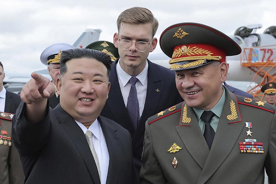 Kim Jong Un discusses stronger ties with Russian defence Minister