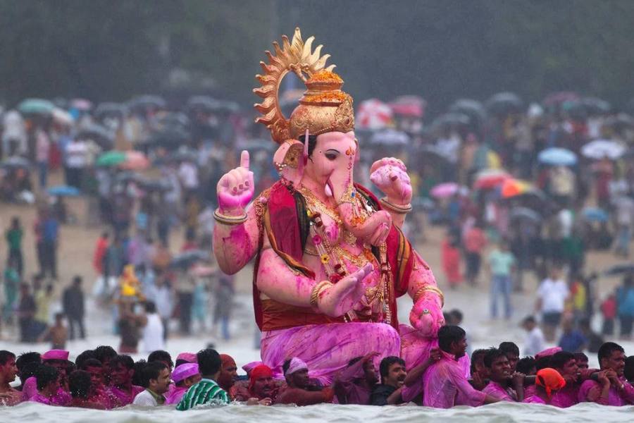 গোয়া --- এখানকার মাপুসা-র খন্ডোলা, গণেশপুরীতে প্রচুর গণেশ পুজো হয়। এ ছাড়া পানাজিতেও অজস্র গণেশ পুজো হয়।