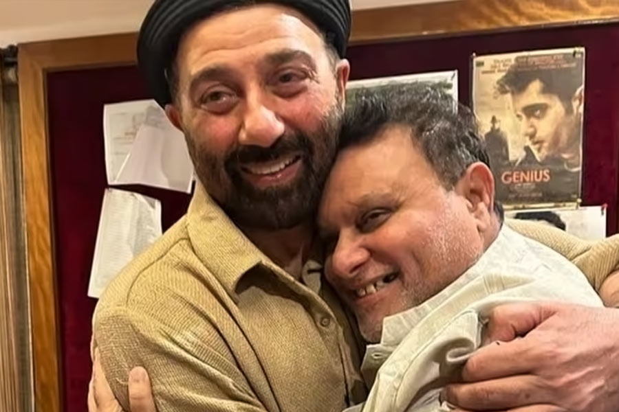 ২২ বছর আগে যে ছবি বক্স অফিসে হিট হয়েছিল, দুই দশক পর সে ছবির দ্বিতীয় পর্ব আদৌ ব্যবসা করতে পারবে কি না তা নিয়ে সন্দেহ ছিল বলি অভিনেতা সানি দেওল, বলি অভিনেত্রী অমিশা পটেল এবং ছবির পরিচালক অনিল শর্মা।