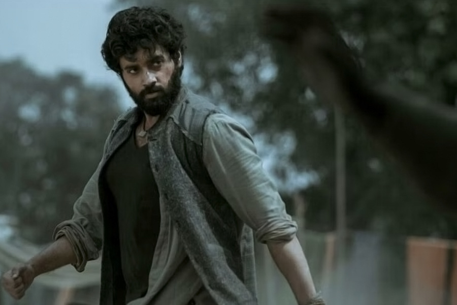 ‘গদর ২’ যে উৎকর্ষের কেরিয়ারে একটি মাইলফলক গড়তে পারে তা নিয়ে আশায় বুক বেঁধেছিলেন অনিল। অমিশা সাক্ষাৎকারে জানান, অনিল ভেবেছিলেন, ‘গদর ২’-এর পর উৎকর্ষের অভিনয় নিয়ে চর্চা হবে।