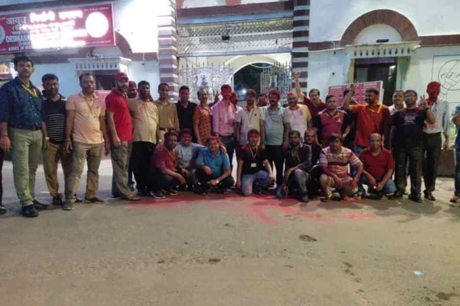 Left union wins works committee election in Dumdum ordnance factory