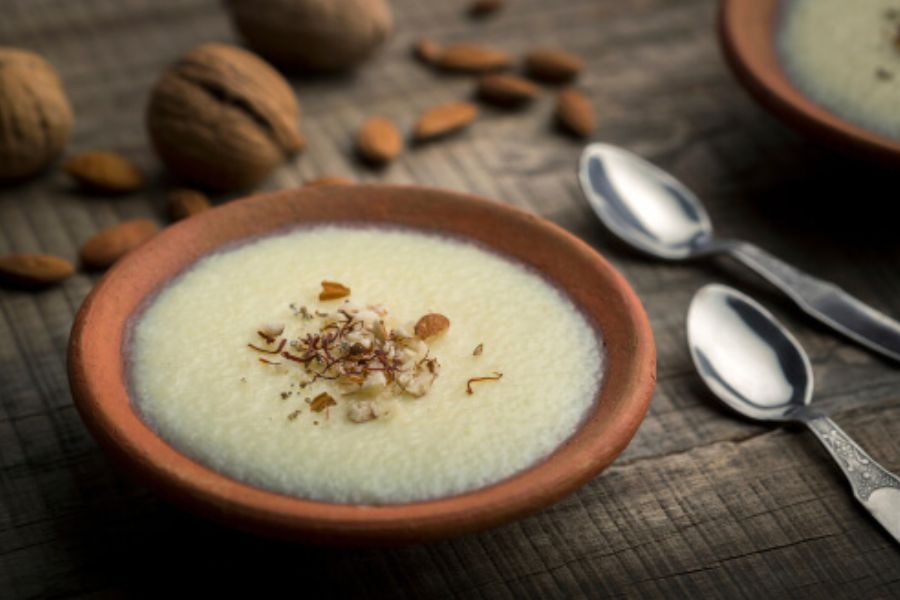 ফিরনি—  বিরিয়ানির শেষ পাতে ফিরনি অনেক বাঙালিরই অত্যন্ত পছন্দ। তবে ফিরনি তাও গণেশ পুজো উপলক্ষ্যে?  খেয়েই দেখুন না,  কেমন লাগে! 