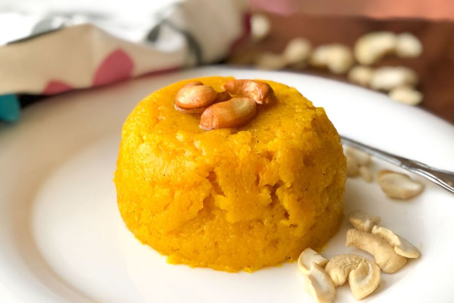 শীরা—  অনেকেই সিমুই দিয়ে বা সুজি দিয়ে হালুয়া বানানো কথা ভাবেন,  কিন্তু ব্যস্ততার জীবনে করা হয়ে ওঠে না! গণেশ ঠাকুরের আরাধনার দিন ঘি,  চিনি আর কেশরের সুগন্ধে ভরপুর এই মিষ্টি বানিয়ে নিতে পারেন নিজের পছন্দ মতো। 