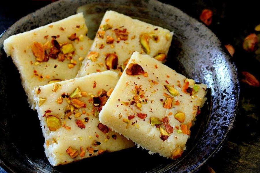 নারকেলের বরফি— নারকোল যেমন অনেকের পছন্দ,  তেমনই ভোজনরসিকদের আরেক ধরনের পছন্দের মিষ্টি হল বরফি। আর এই দু’য়ে মিলে গেলে তো আর কথাই নেই। তাই তাজা নারকেল,  চিনি আর এলাচের মনমাতানো স্বাদে ও গন্ধে তৈরি এই মিষ্টি বরফির আকারে বানাতে পারেন। 