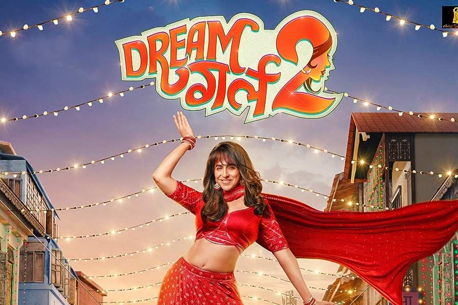Bollywood actors who played female roles in hindi movies