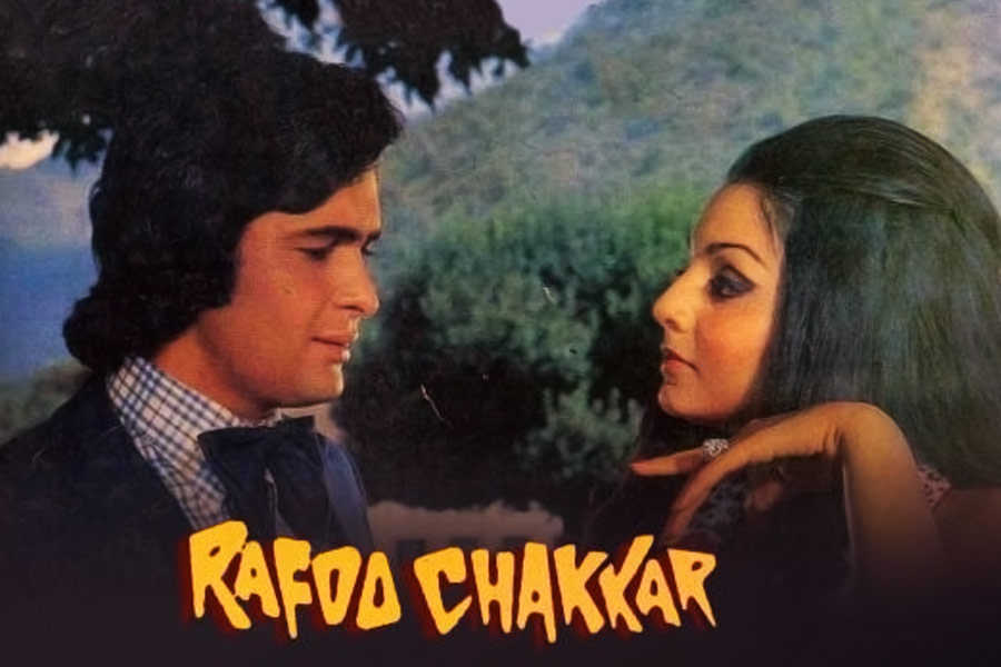 Bollywood actors who played female roles in hindi movies