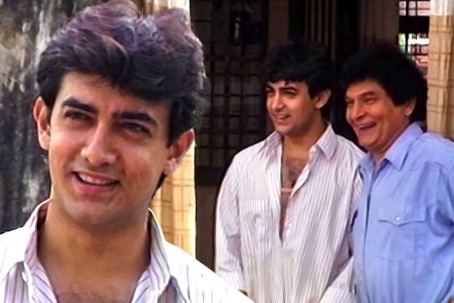 Bollywood actors who played female roles in hindi movies