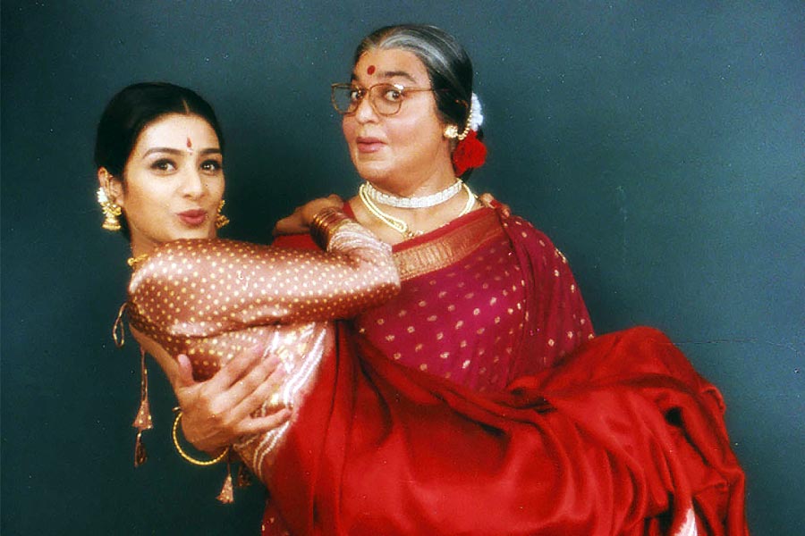 Bollywood actors who played female roles in hindi movies