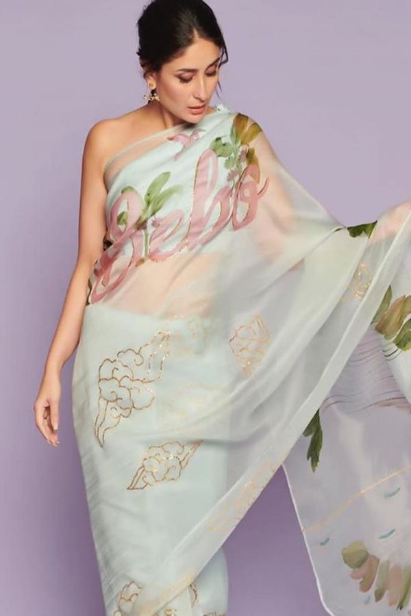 সঙ্গে থাকুক কাঁধ অবধি ঝোলা লম্বা ভারী দুল,  আর হাত খোঁপা বাঁধা চুল। বলিউড তারকার মতো ঝলমল করবেন আপনিও। 