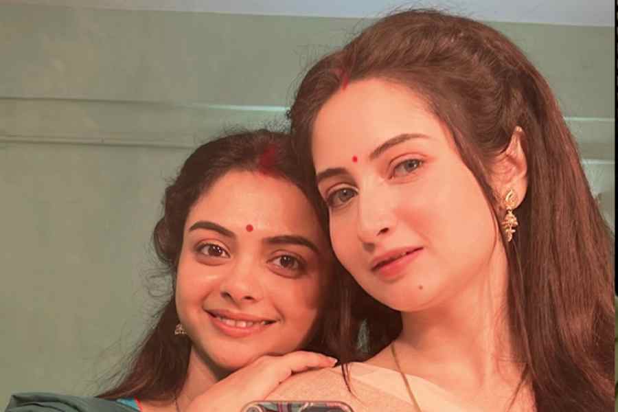 Tollywood actress Shreema Bhattacharjee remembers good old days with Solanki Roy on her birthday