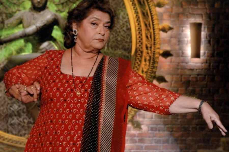 Late choreographer Saroj Khan married her 43-year-old guru at the age of 13 and converted to Islam