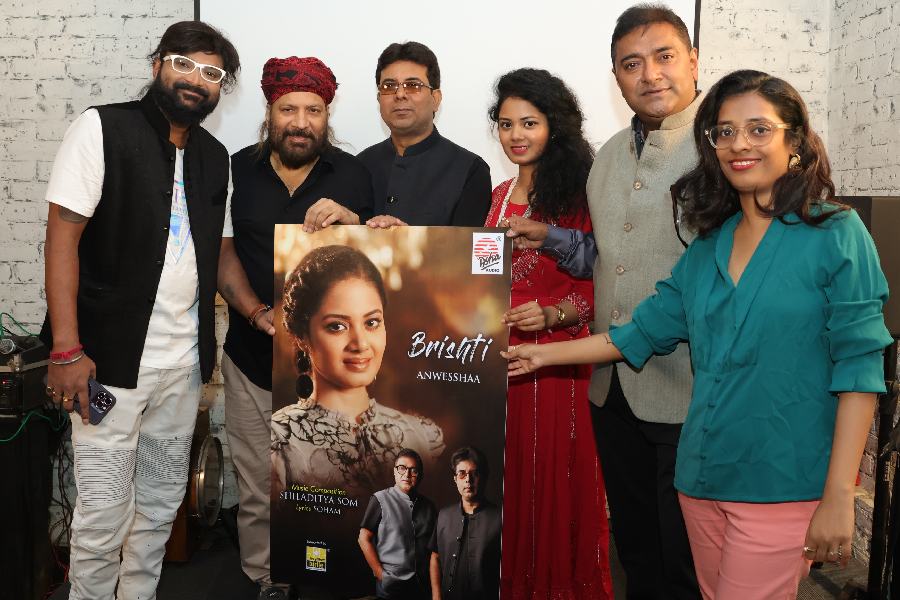 Asha Audio unveils Durga Puja special release Brishti composed by Shiladitya-Som, sung by Anwesshaa Datta Gupta.