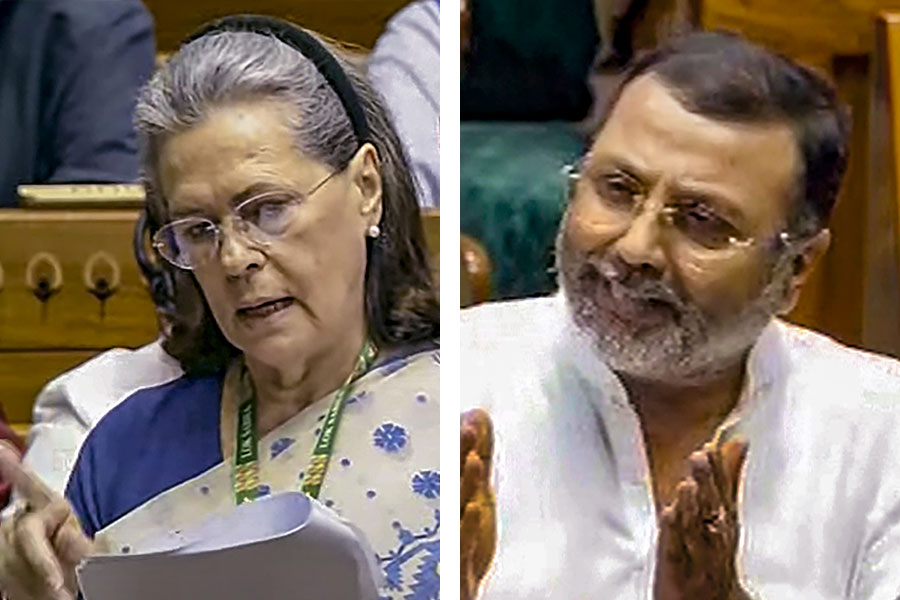BJP MP Nishikant Dubey alleges, Congress leader Sonia Gandhi held Samajwadi Party MP Yashvir Singh by collar in Lok Sabha in 2012